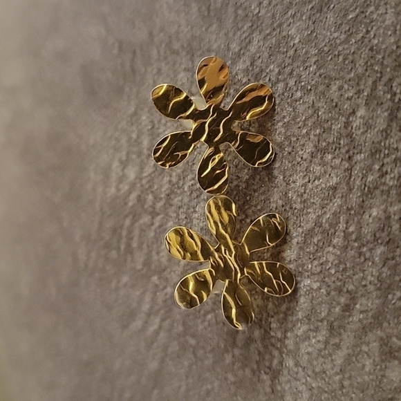 3/$30 Hammered Goldtone Flower Post Earrings - Picture 2 of 5